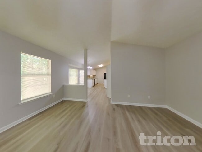 Building Photo - 270 Rosewood Dr