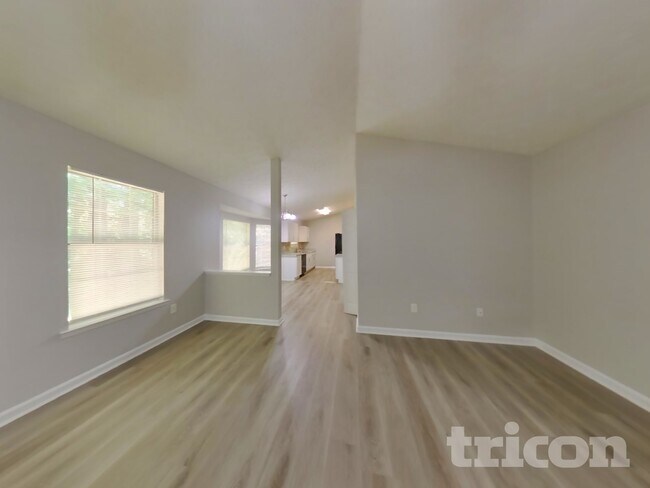 Foto del edificio - 270 Rosewood Dr