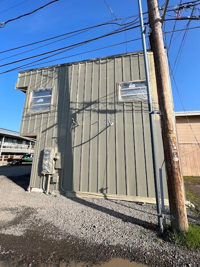 Building Photo - West 11th Studios &amp; Garages