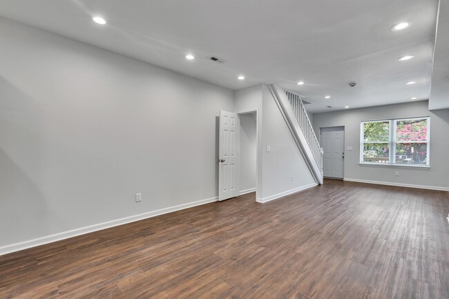 Building Photo - 3334 W Caton Ave