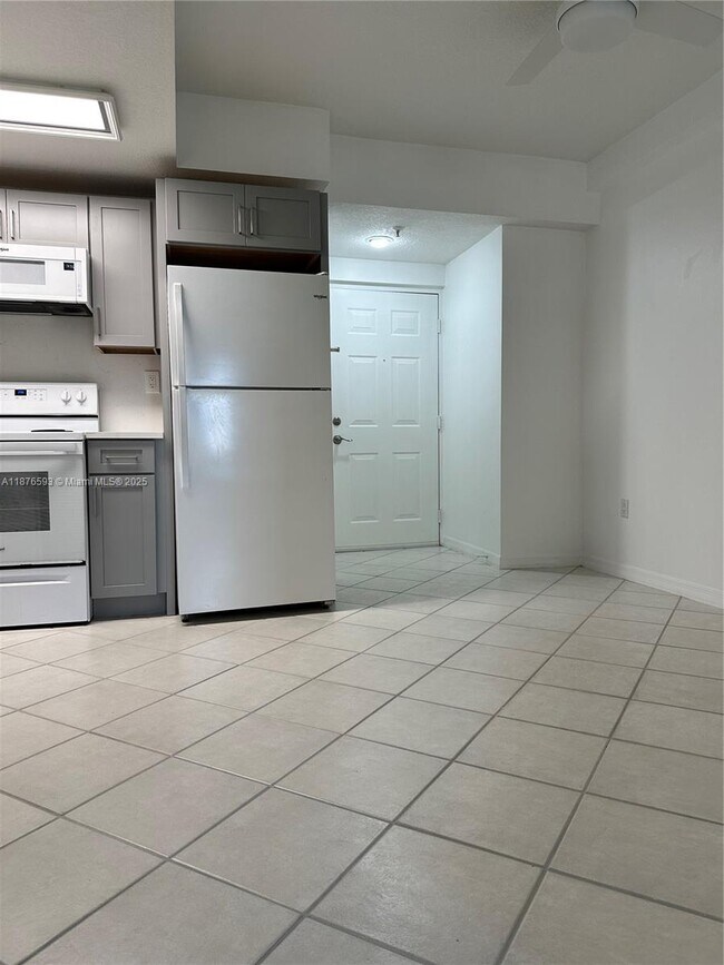 Foto del edificio - 3051 SW 27th Ave