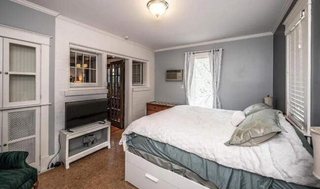 Foto del edificio - 244 Marshall Ave