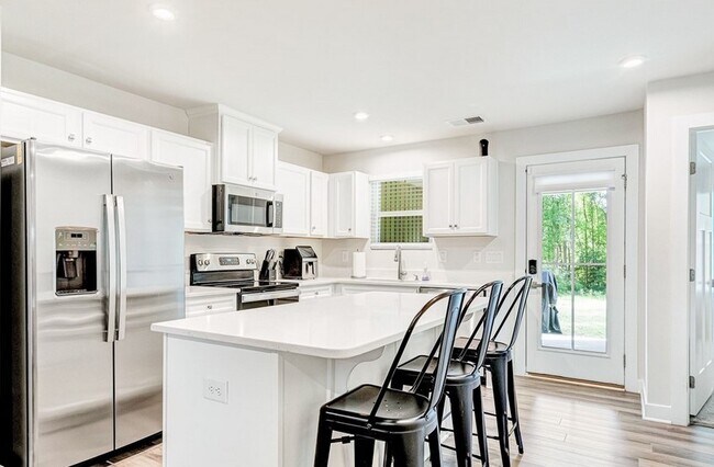 Foto del edificio - 5813 Austin Woods Dr