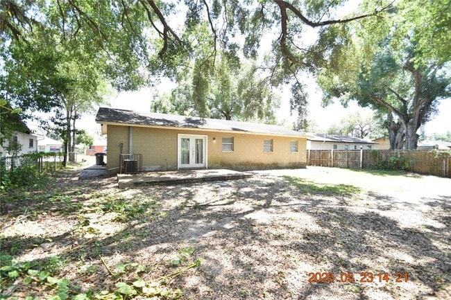 Building Photo - 4432 Tarpon Dr