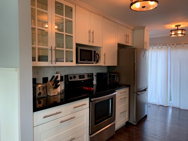 Foto del edificio - 1557 Coloma Ct S