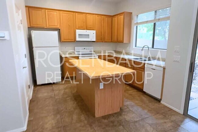 Foto del edificio - Beautiful 3-bedrooms, 2.5-baths home in th...