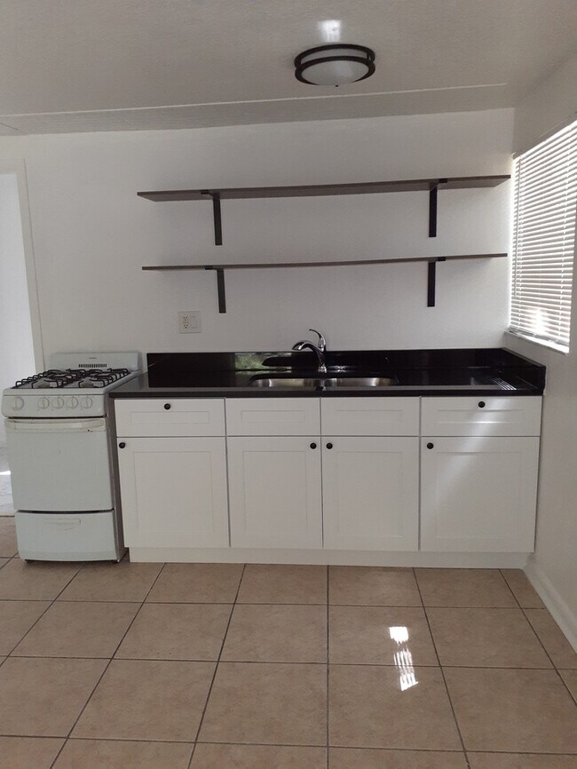 Fully Renovated Cottage House for Rent in Fruitland Park, FL