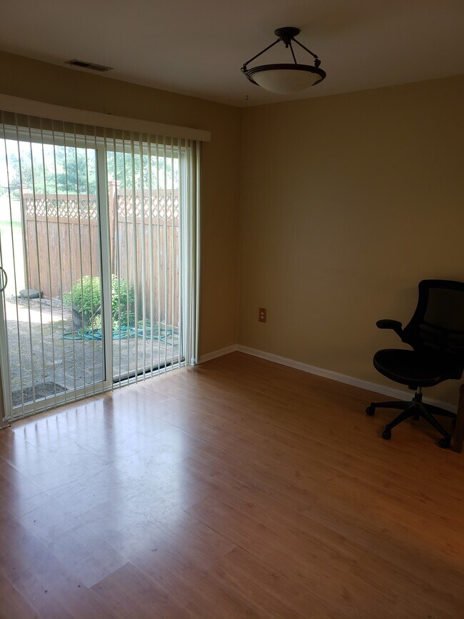 Foto del edificio - 52 Redwood Ln