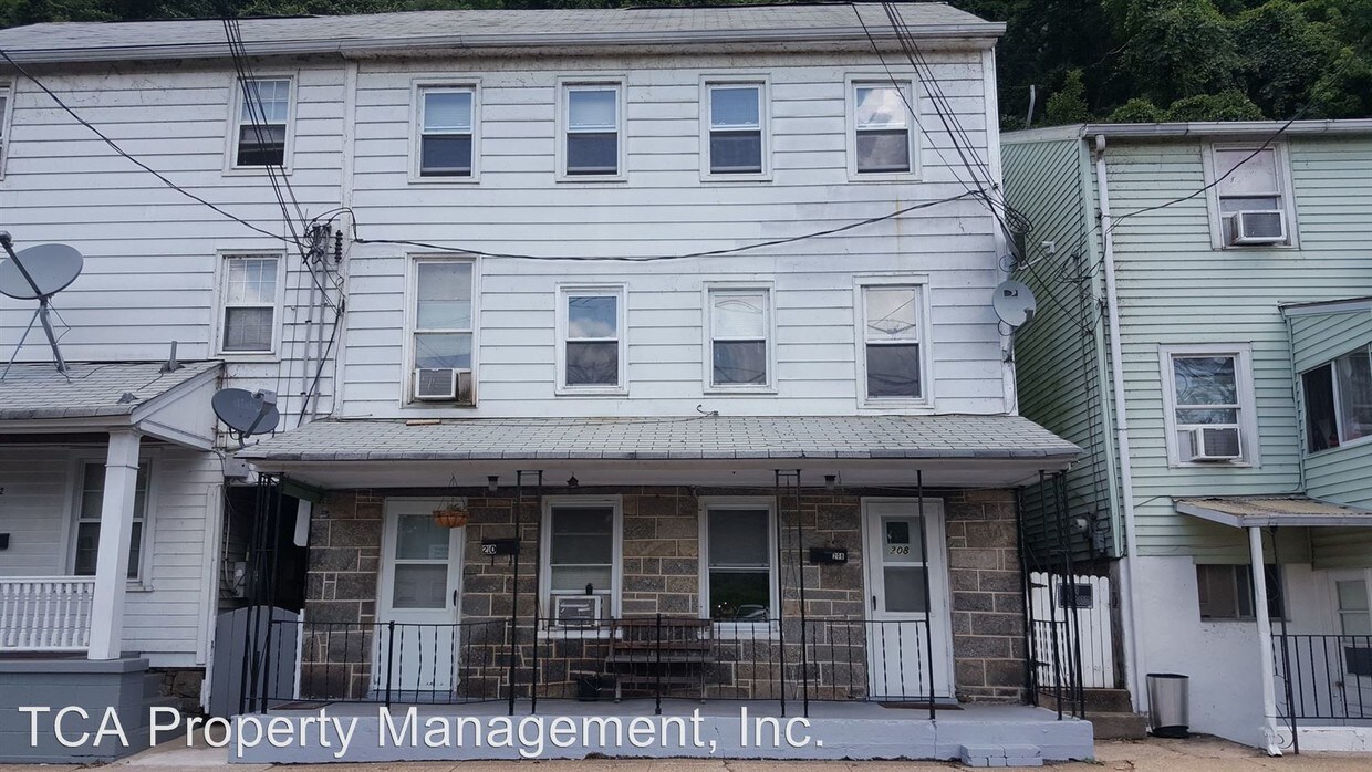 3 br, 1.5 bath House 208 North Main Street House Rental in Port