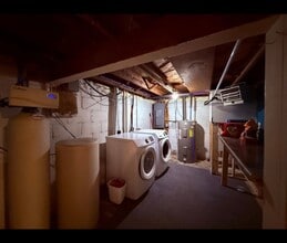 Building Photo - 605 Peltier St