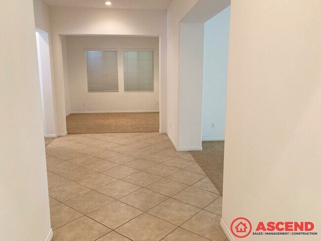 Foto del edificio - Amazing Home Located in Gated Community!