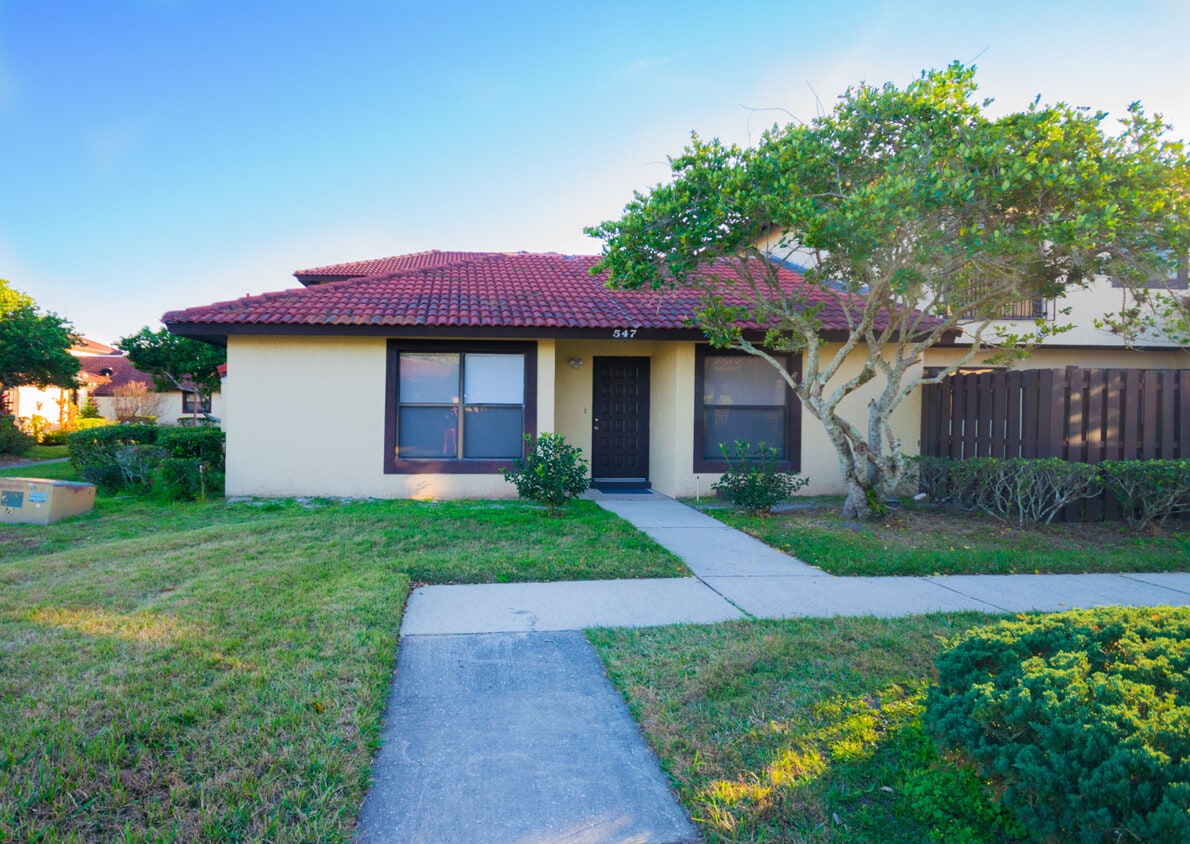 547 Hunter Cir, Kissimmee, FL 34758 Townhome Rentals in Kissimmee FL