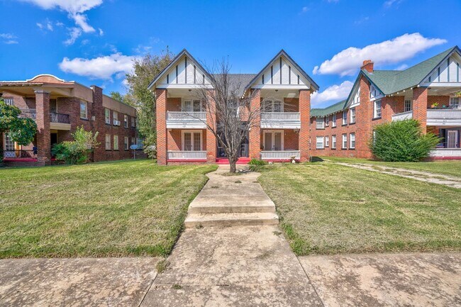 Building Photo - Charming and Spacious 1 Bedroom Brownstone...