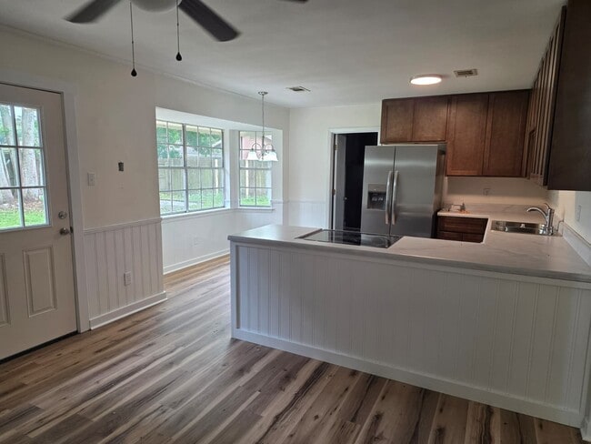 Building Photo - 237 Saratoga Dr