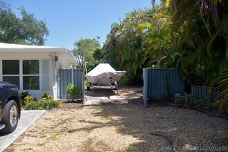 Building Photo - 219 Old Jupiter Beach Rd