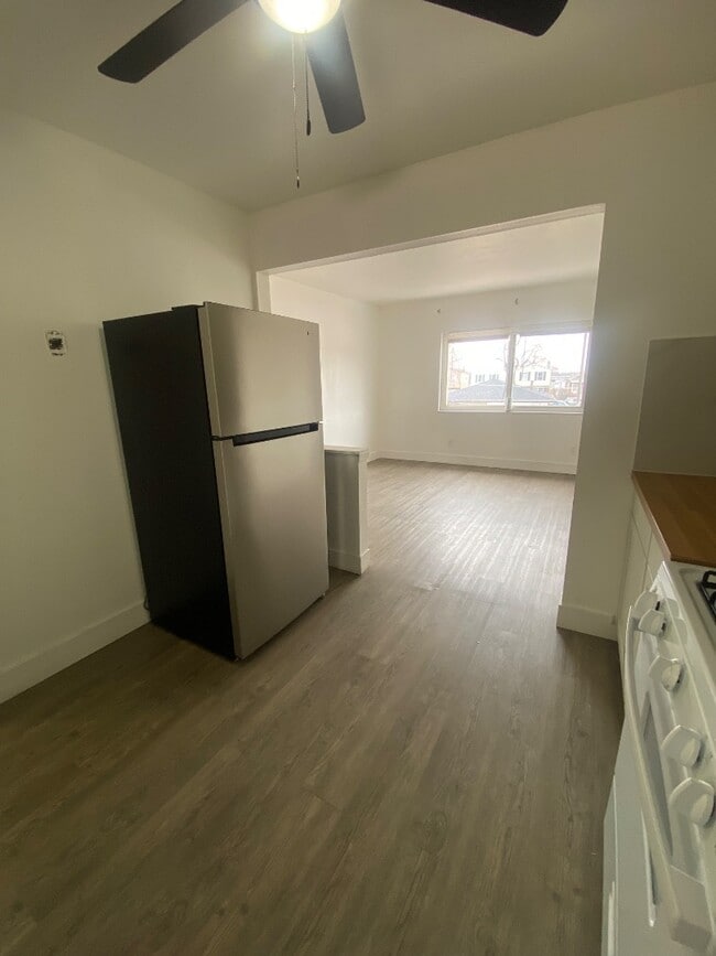 Building Photo - 813D Courtois