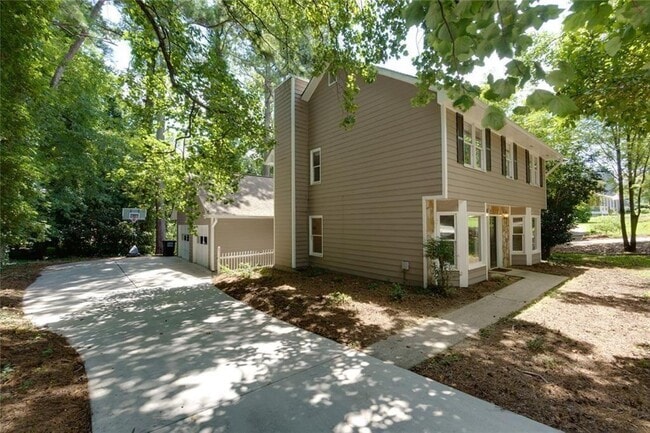 Building Photo - 1200 Mitsy Forest Dr NE