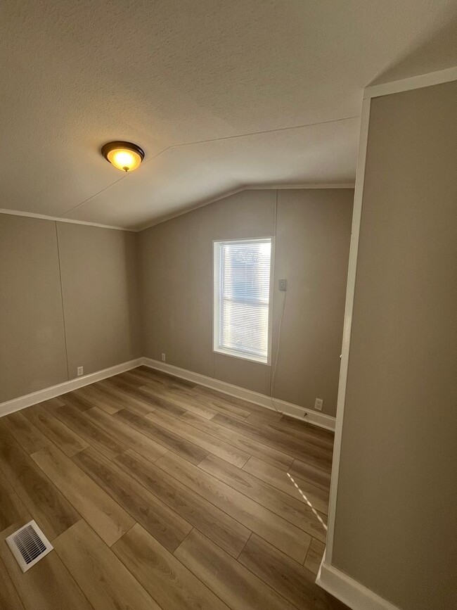 Building Photo - Colony Oaks Homes