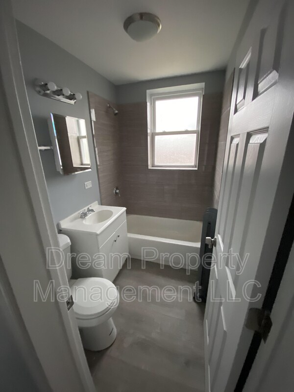 Foto del edificio - 7146 S Lowe Ave