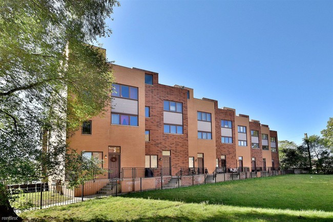 4 Br, 2.5 Bath - 5210 S King Dr Apt B - Apartment For Rent In Chicago ...