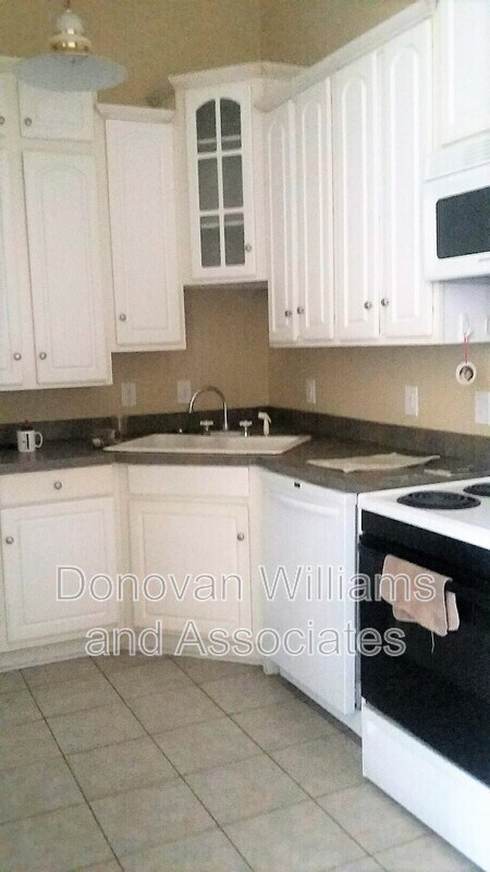 Foto del edificio - 135 E Wilson Ave