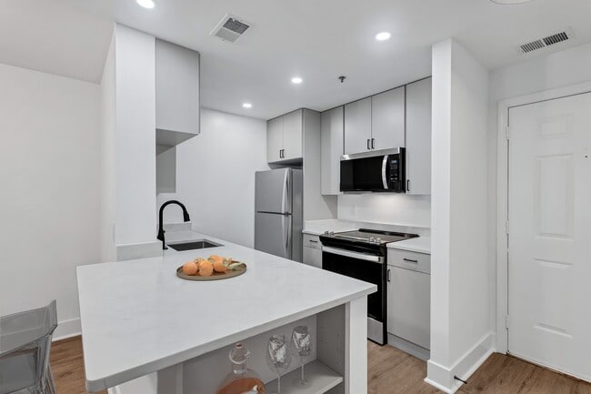 Building Photo - Rosslyn Heights