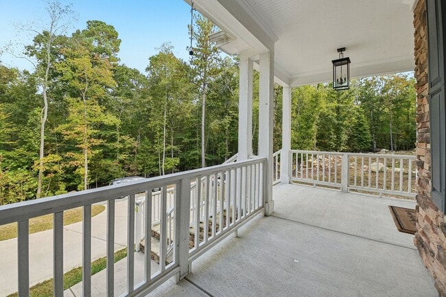 Building Photo - Luxury 5 Bed, 3.5 Bath Home on Large Lot !...