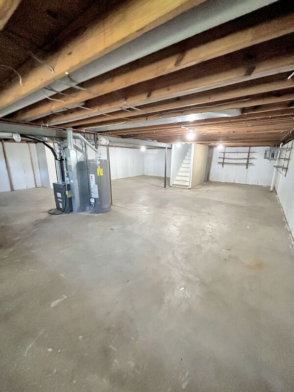 Building Photo - 6021 Silver Fox Dr