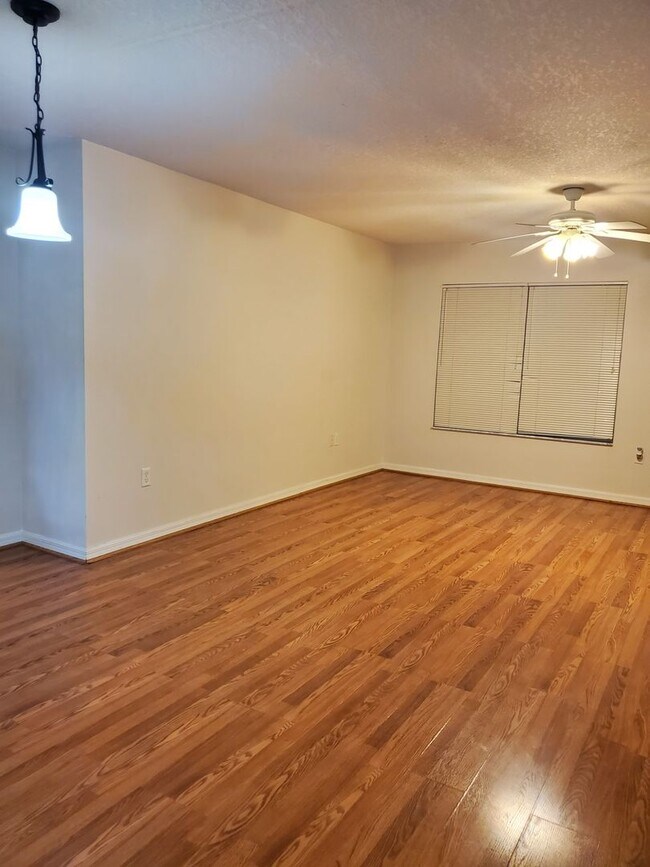 Foto del edificio - Charming 2-bedroom, 2-bath condo in Hailey Gardens