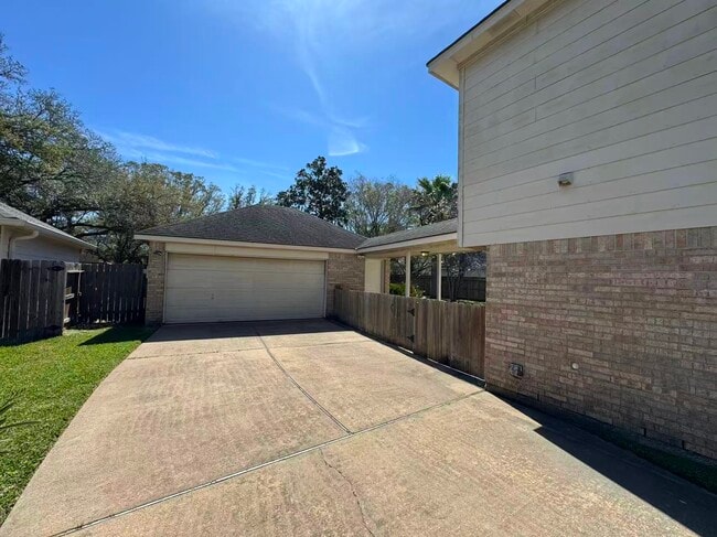 Foto del edificio - 2439 Shelby Park Dr