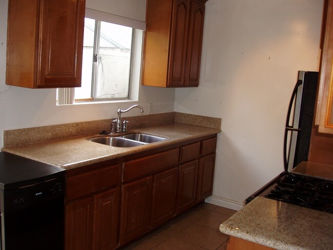 Building Photo - 608 Santa Clara Ave