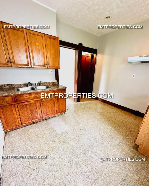 Foto del edificio - 320 W 21st St