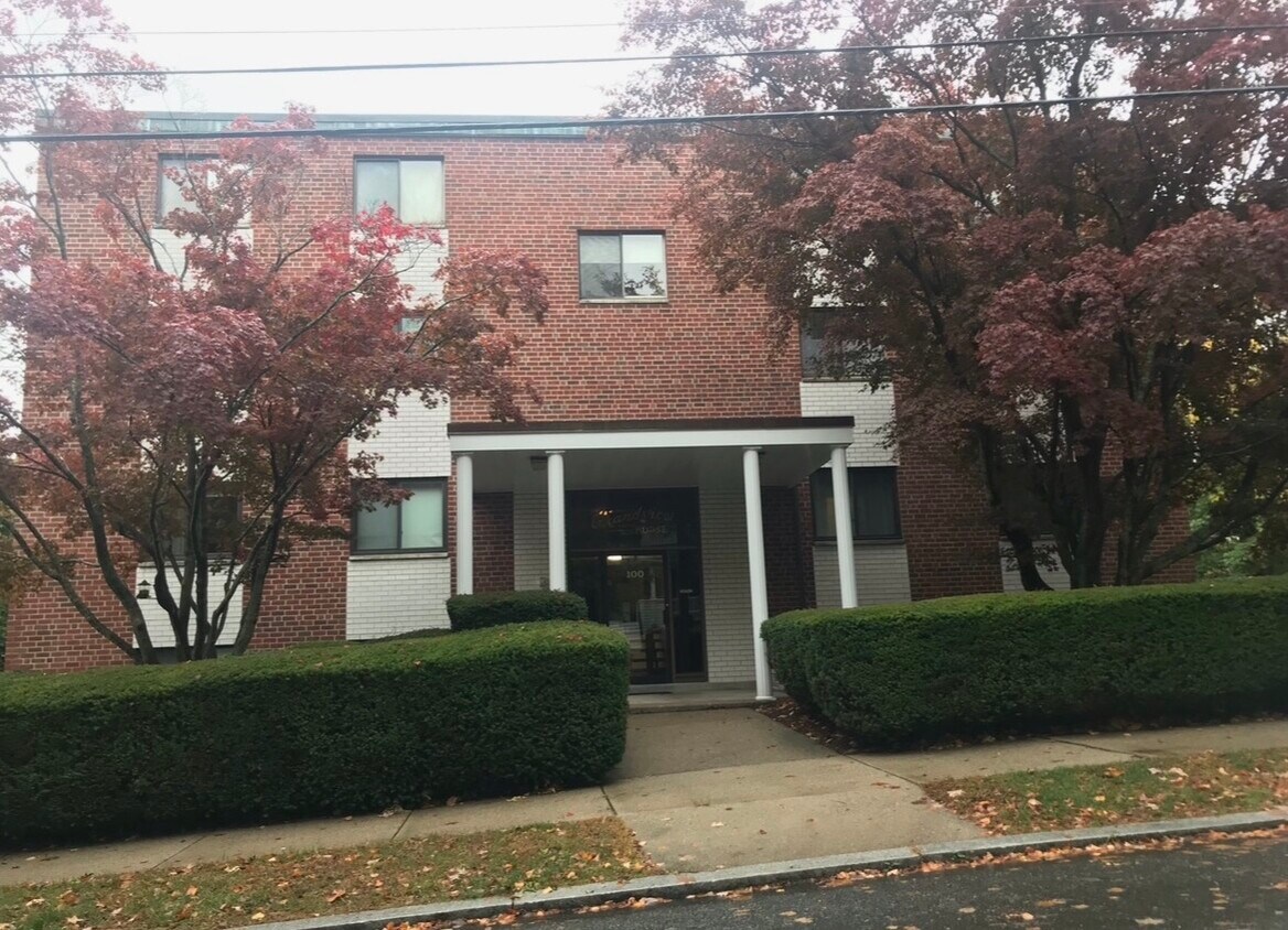Primary Photo - 100 Grand View Ave