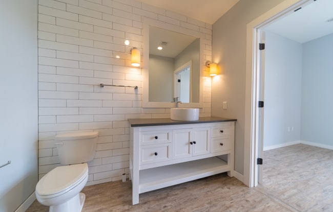 Bathroom - 2529 University Blvd