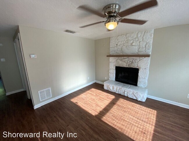 Building Photo - 2 br, 1 bath House - 1323 Solar Circle Unit C