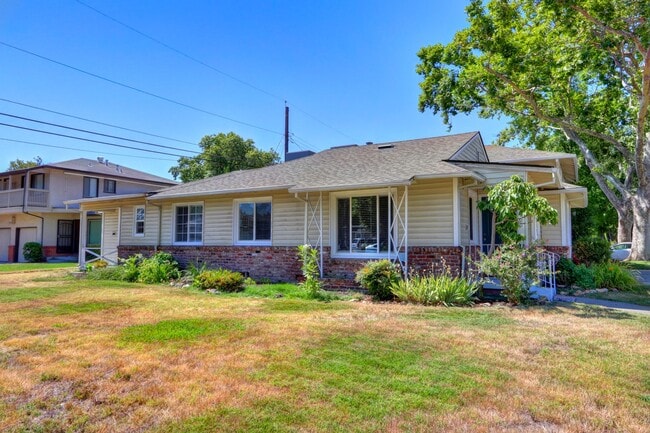 Foto del edificio - 5400-5402 Folsom Blvd
