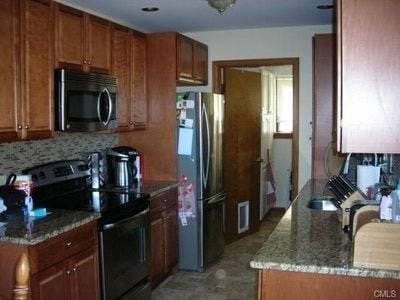 Kitchen with SS appliances - 271 Sunwood Dr