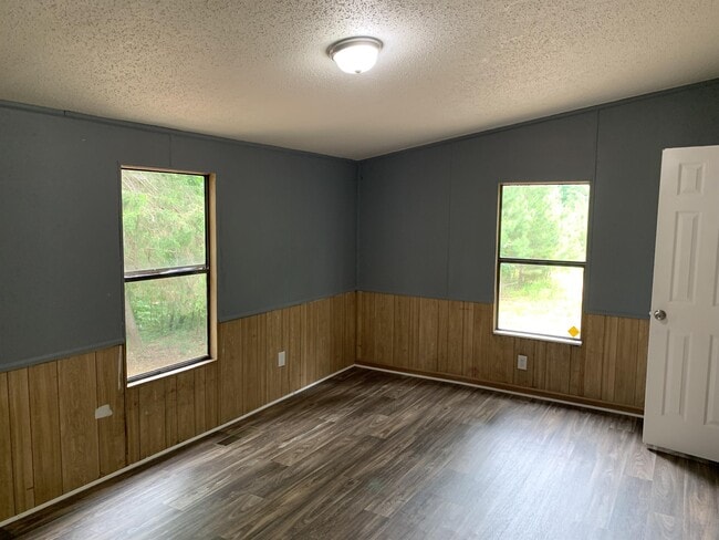 Building Photo - 6708 Skyview Dr SE