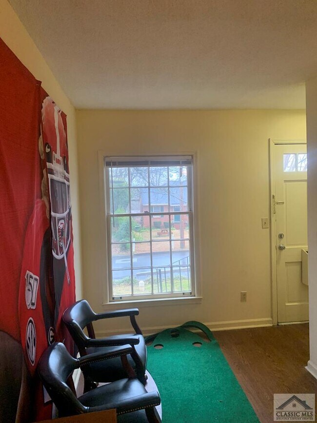 Foto del edificio - 350 S Pope St