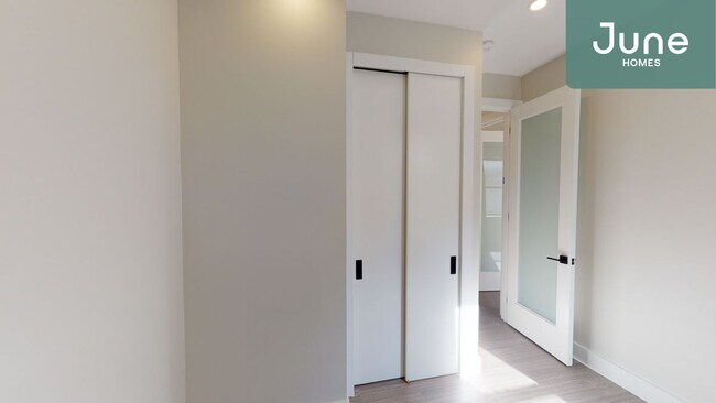 Building Photo - Full room in 4-bed/2.0-bath Home