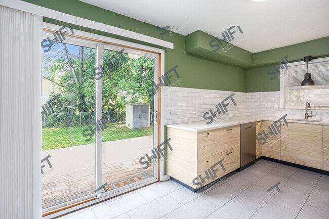 Building Photo - 1456 Edward Ave SE