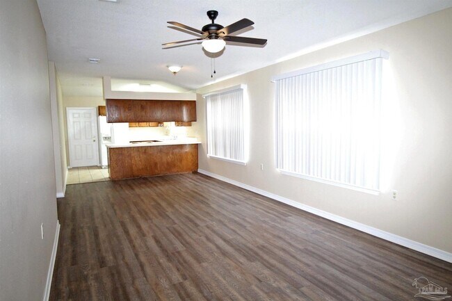 Foto del edificio - 130 Wildflower Ln