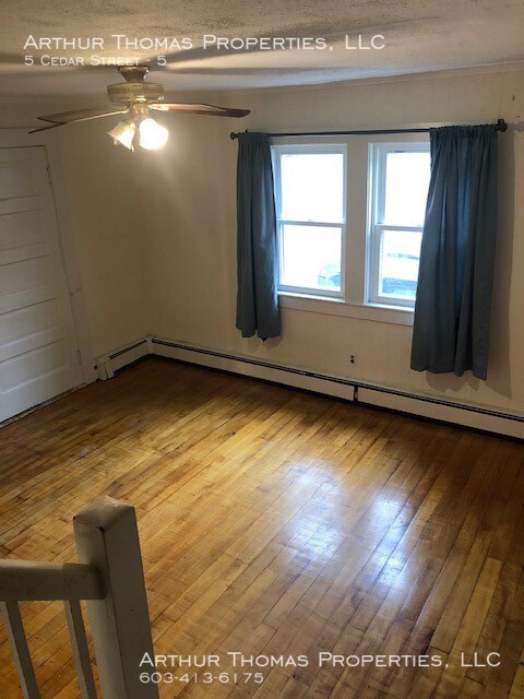 Building Photo - Spacious 3 Bedroom Townhome