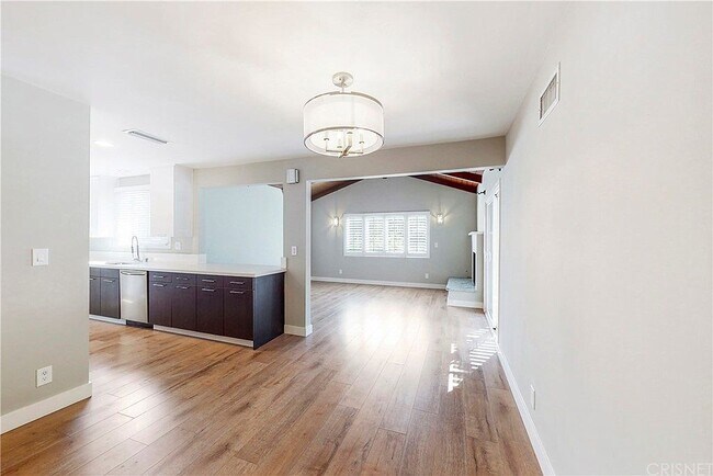 Building Photo - 6613 Sheltondale Ave