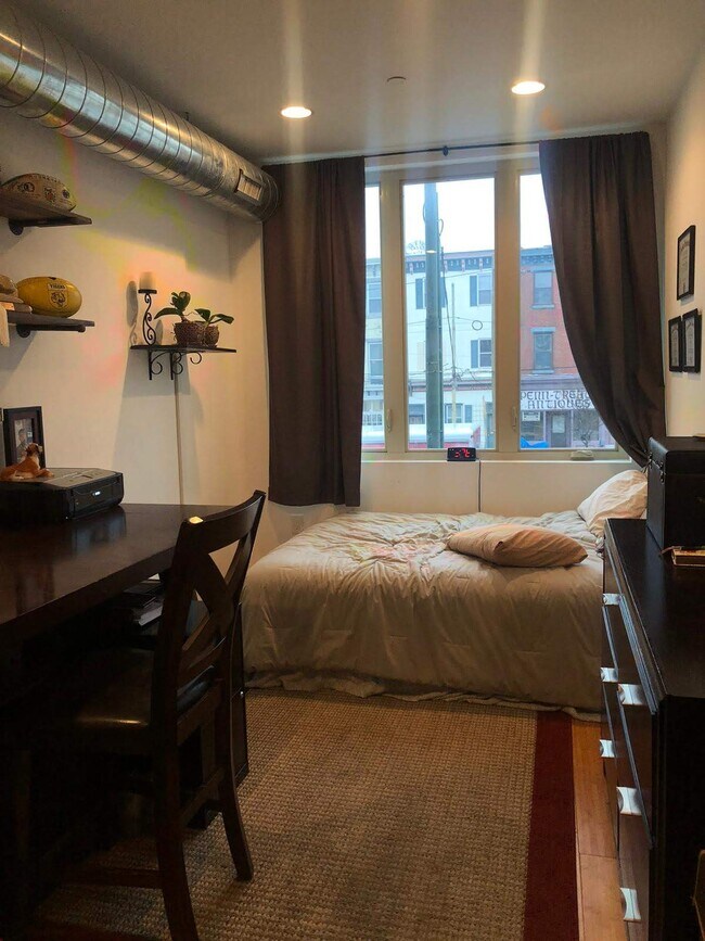 Foto del edificio - 457 E Girard Ave