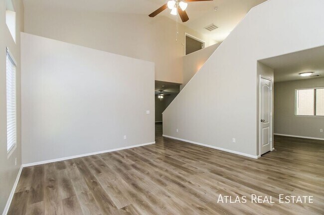 Building Photo - 374 E Daniella Dr