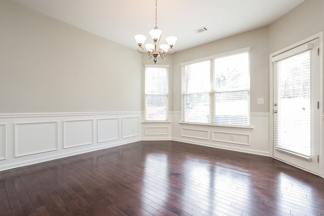 Foto del edificio - 5051 Saphire Ct