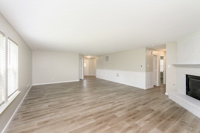Building Photo - 5883 N Benjamin Pl
