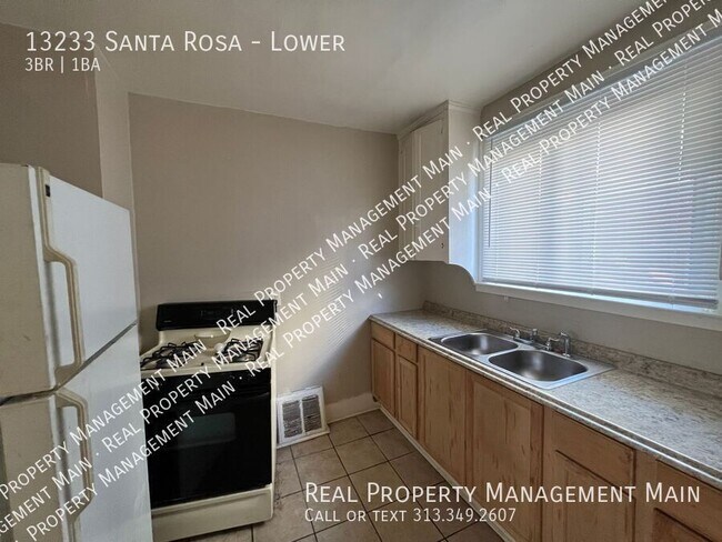 Foto del edificio - 13233 Santa Rosa Dr
