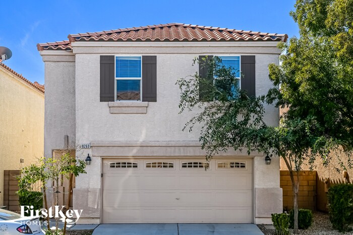 Foto principal - 8269 Vanity Fair Ln
